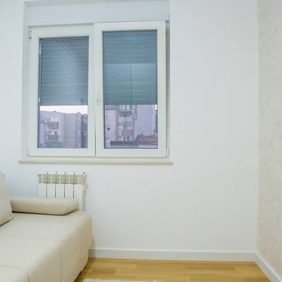 Location d’un appartement spacieux de 3 pièces, 56 m², quartier Zvezdara, Belgrade, Serbie
